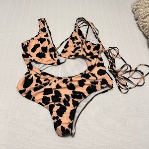 Shein front tie swimsuit never worn